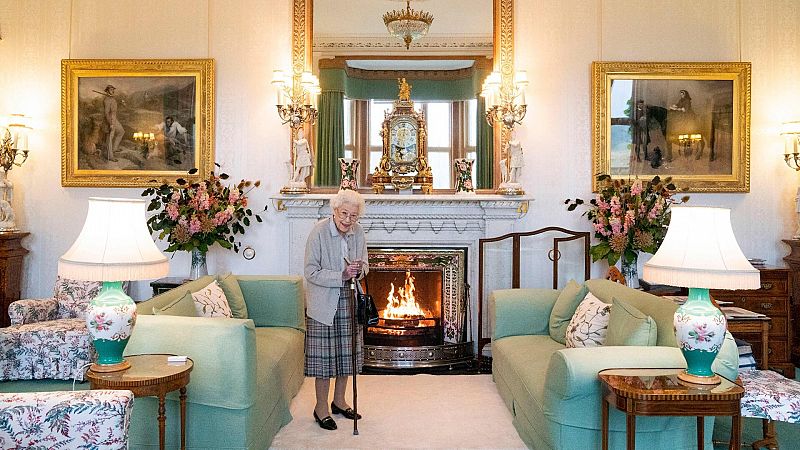 La reina Isabel II suspende una reunión de su Consejo Privado por recomendación médica de guardar reposo