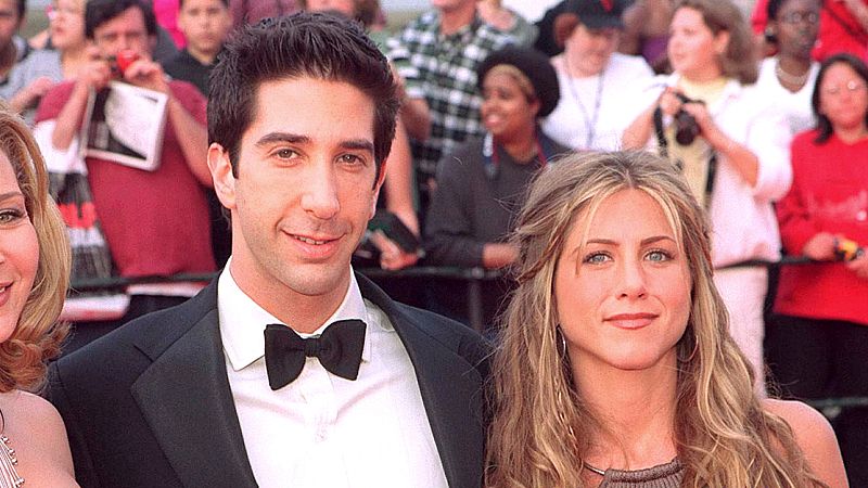 David Schwimmer, desnudo en la ducha, se burla de Jennifer Aniston