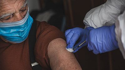 Catalunya inclou la vacuna contra l'herpes zster en gent gran i la del virus del papilloma per als nois
