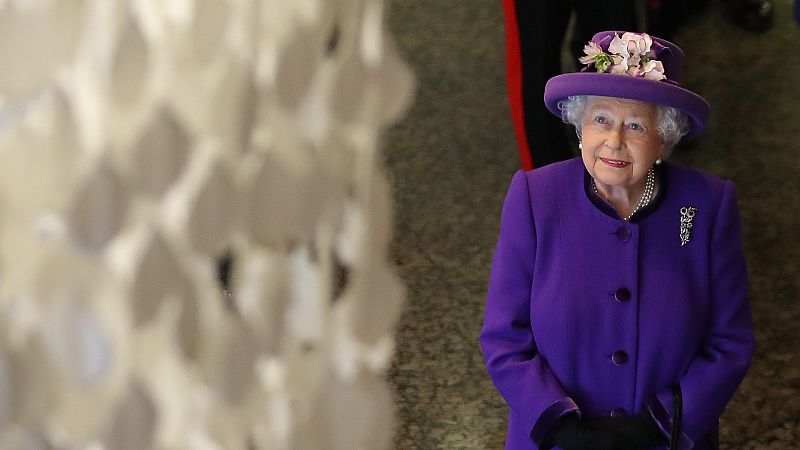 ¿Cómo cambió el mundo de Isabel II? Nació y no había transistores. Murió y lo supimos por Twitter