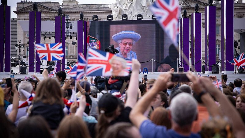 La monarquía británica, una corona con 150 millones de súbditos repartidos por el mundo