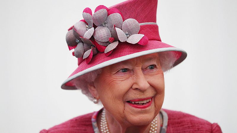 Burberry y Raf Simons cancelan sus desfiles: El mundo de la moda llora así la muerte de Isabel II, su icono