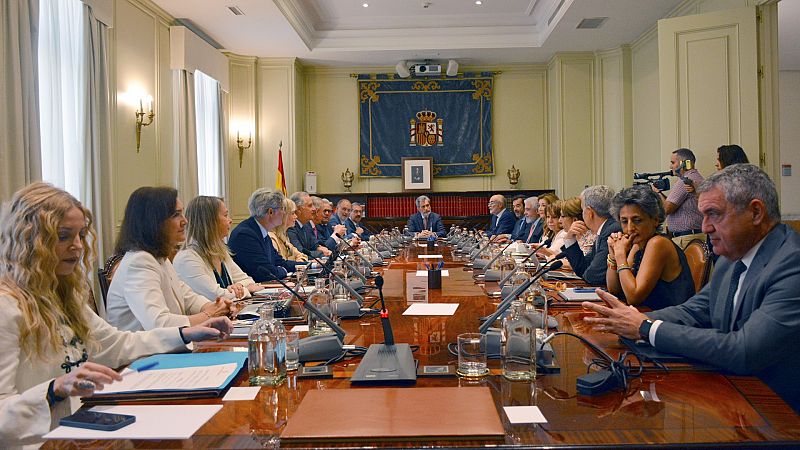 El PP pide sentarse a negociar la renovación del CGPJ y el Gobierno responde "que se dejen de cartas" y cumplan la ley