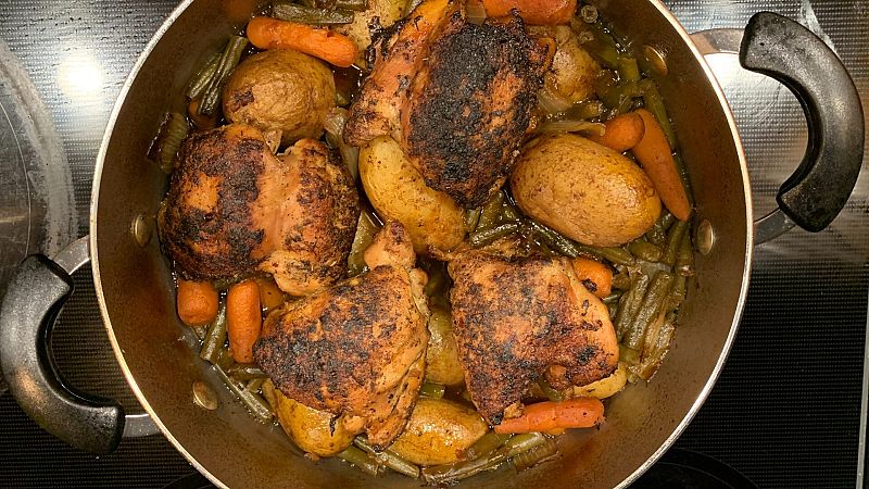 Guiso de pollo con judías, un plato ligero y muy sabroso