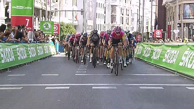 Van Vleuten revalida su triunfo en La Vuelta y corona un ao colosal