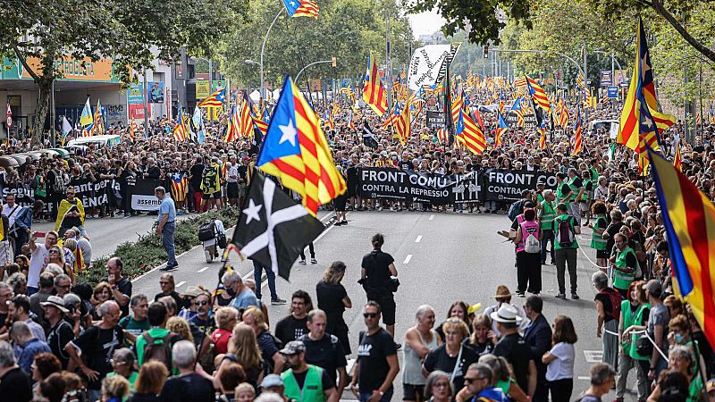 L'ANC torna a treure al carrer desenes de milers de persones