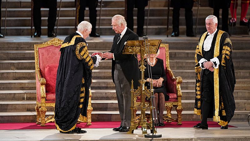 Carlos III promete al Parlamento británico seguir con el compromiso constitucional de la reina Isabel II