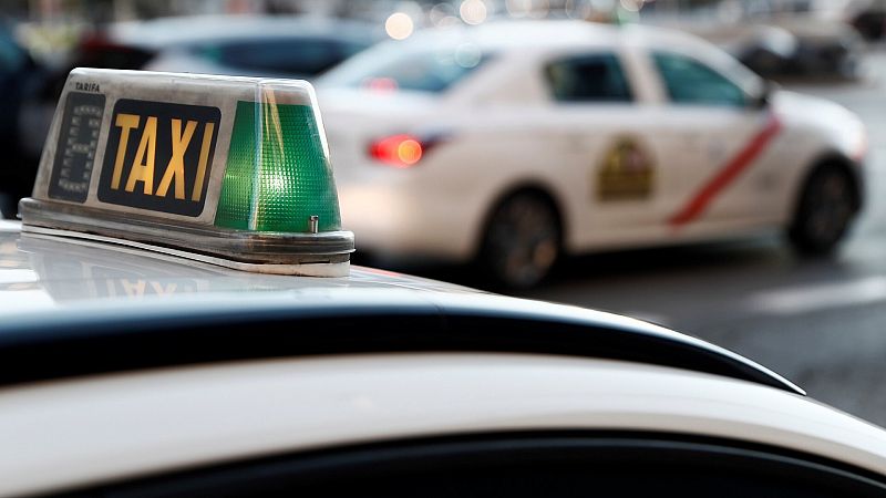 Madrid ultima el reglamento del taxi: se les permitirá circular las 24 horas y los usuarios podrán compartir coche