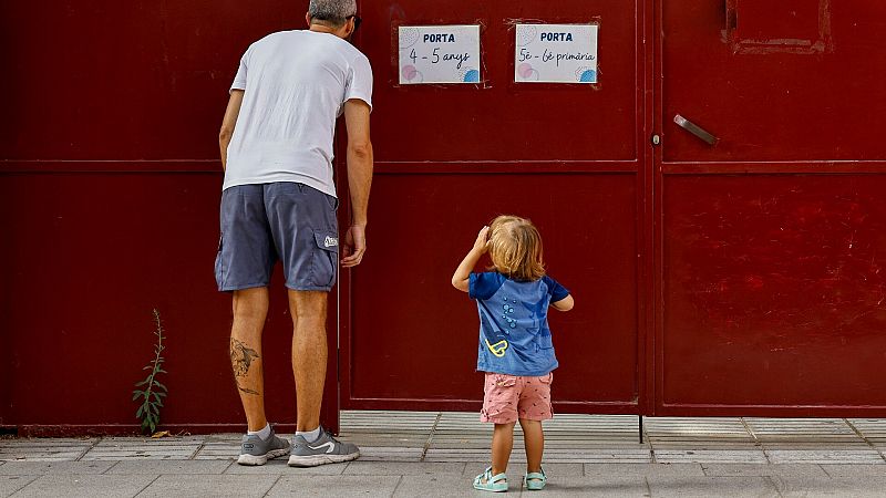 Colegios abiertos 12 horas al día, un "parche" a los problemas de conciliación que "no piensa en los niños"