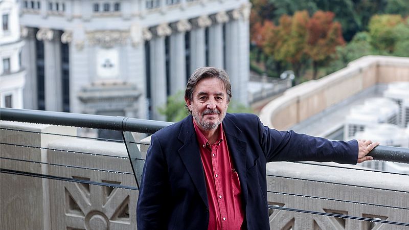 El duelo en verso de Luis García Montero: "Busco en la poesía un nuevo sentido a la vida"