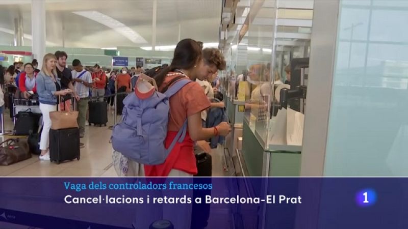 Noves cancel·lacions al Prat per l'aturada de controladors aeris a França