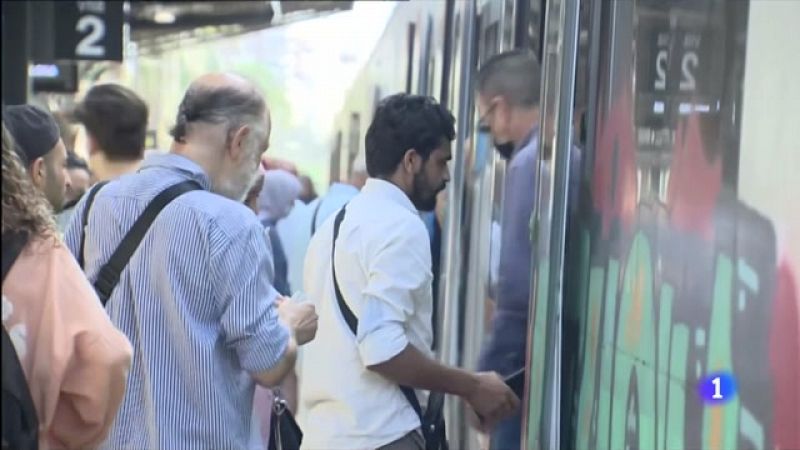 Els usuaris de Rodalies, indignats el primer dia laborable amb talls per les obres a la Sagrera