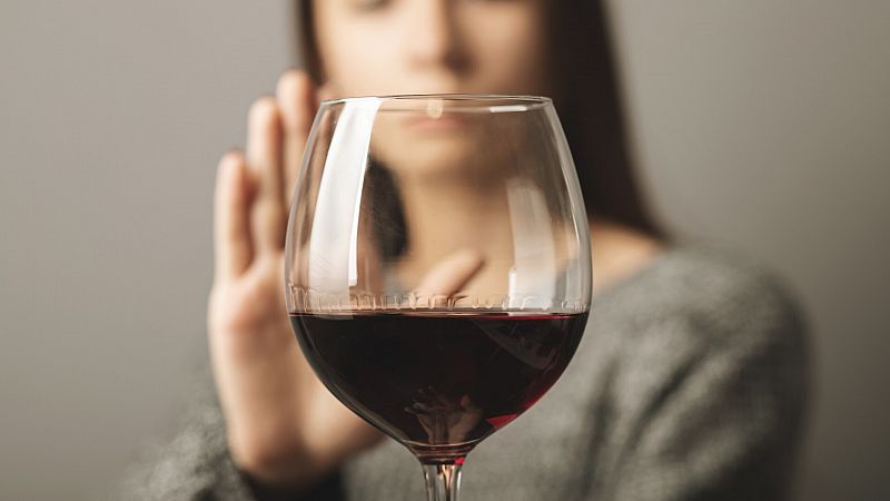 El alcohol, una sustancia adictiva relacionada con los problemas mentales y los cánceres