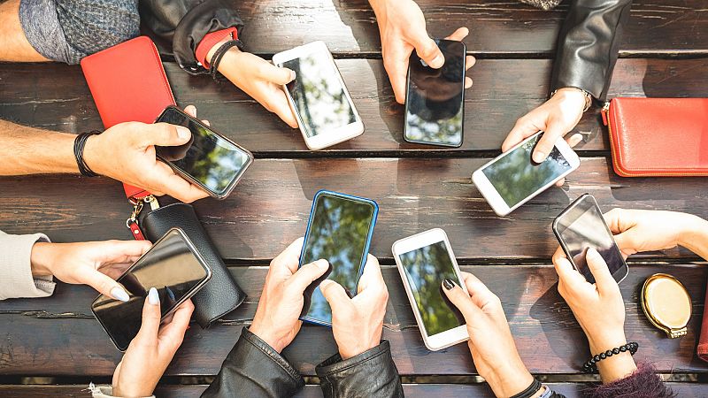 ¿Por qué muchos jóvenes prefieren informarse en TikTok?: así es el nuevo consumo de las generaciones digitales