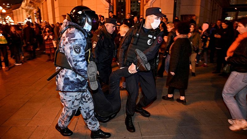 Casi 1.400 detenidos en Rusia en las protestas contra Putin tras el anuncio de movilizar reservistas