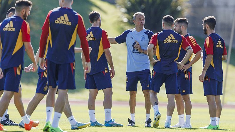 Luis Enrique, a un paso de superar la treintena de debutantes con la selección española