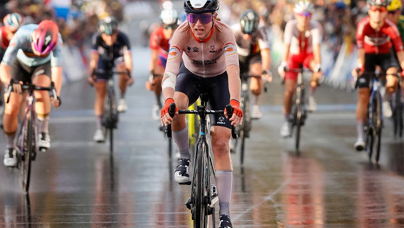 Van Vleuten gana el Mundial a la heroica y culmina una temporada de ensueño