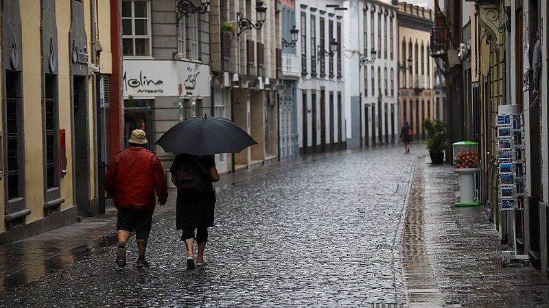 'Hermine' deja lluvias intensas en Canarias con cortes de carreteras y cancelaciones de vuelos