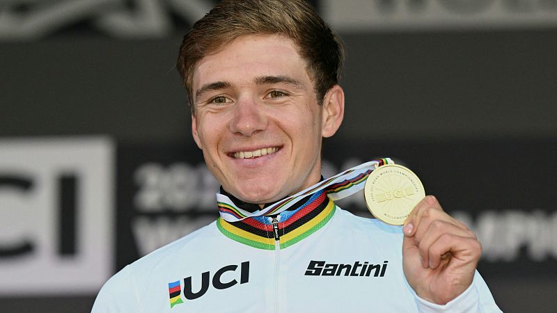 Remco Evenepoel lucirá el arco íris tras ganar con autoridad el Mundial de Wollongong