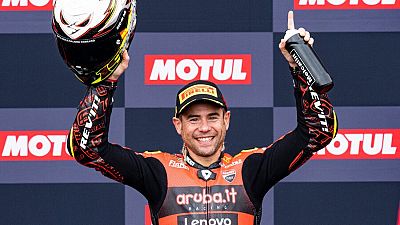 lvaro Bautista completa el triplete en Montmel y ampla su ventaja en el WorldSBK