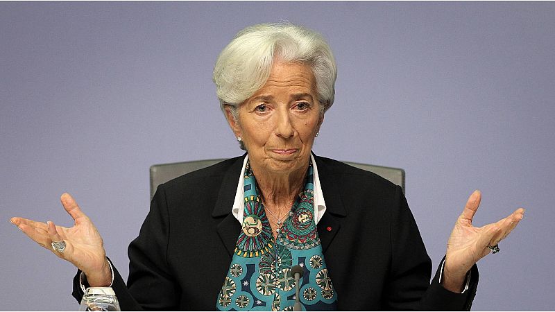 Lagarde pronostica que la inflación seguirá al alza y el crecimiento a la baja durante más tiempo de lo esperado