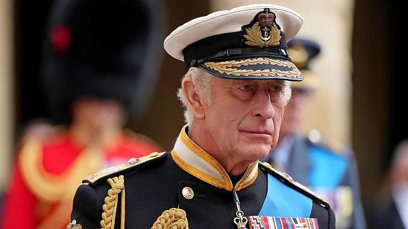 Carlos III ya tiene insignia real: as es el nuevo monograma que sustituir al de Isabel II
