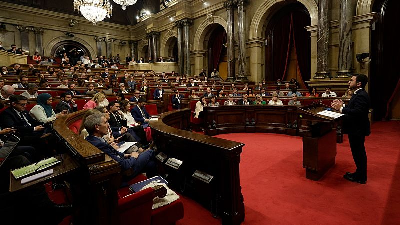 JxCat amenaza a Aragonès con una cuestión de confianza si no cumple con su acuerdo de gobierno