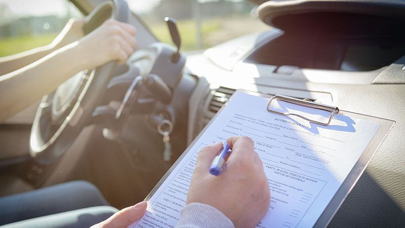 La falta de examinadores retrasa el proceso para sacarse el carné de conducir, según Formaster