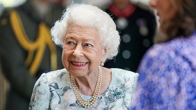 El certificado de defunción de Isabel II revela que la monarca murió "de vejez"