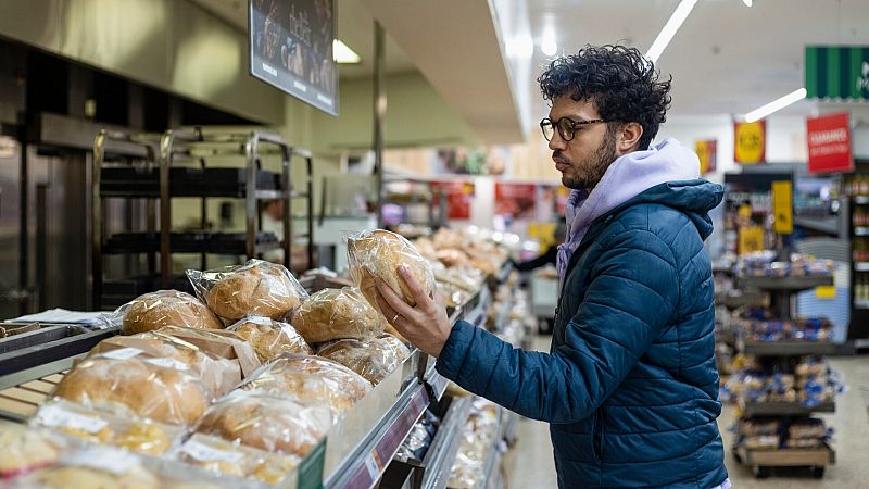 La "injusticia social" de tener que pagar hasta tres euros por una barra de pan: así es la vida sin gluten