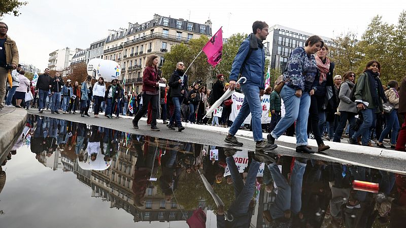 Francia vive la primera huelga salarial del curso con sindicatos divididos y reforma de pensiones en el horizonte