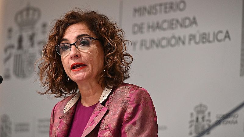 Montero defiende que no ha habido improvisación y que las rebajas "selectivas " de impuestos se notarán ya en 2023
