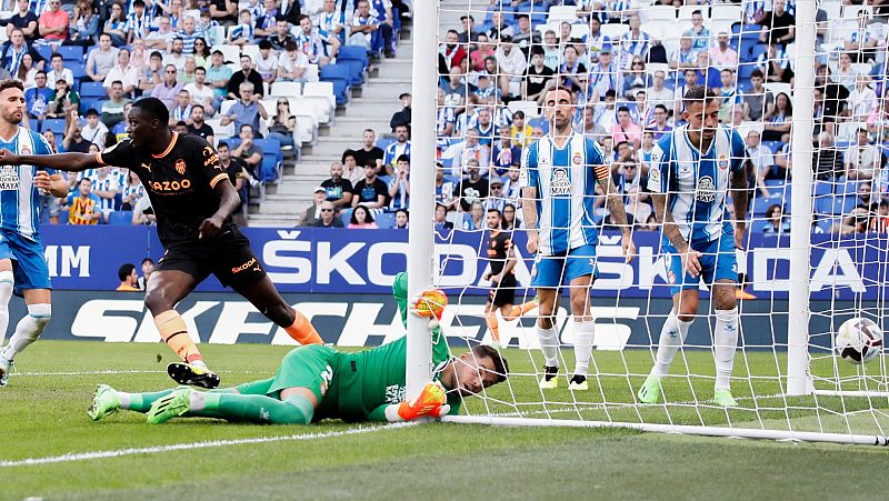 Un error de Álvaro regala el empate al Valencia ante el Espanyol