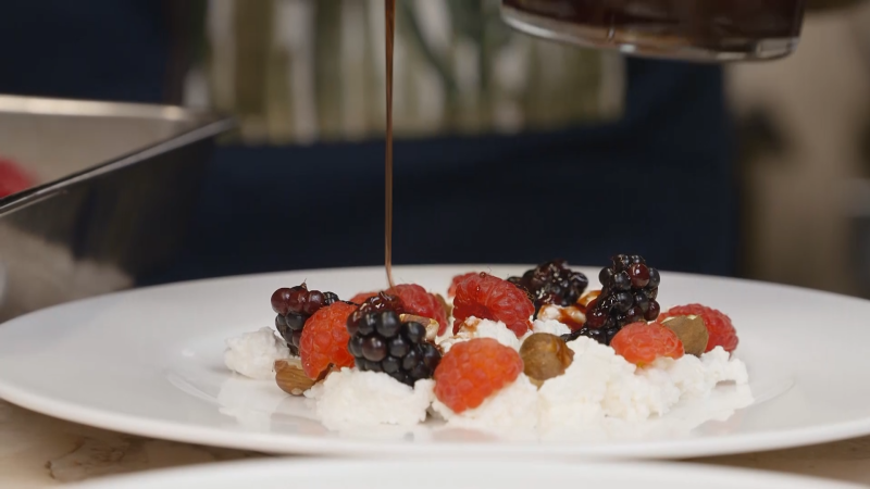 Receta de requesn con frambuesa de Javier Pea en Pars