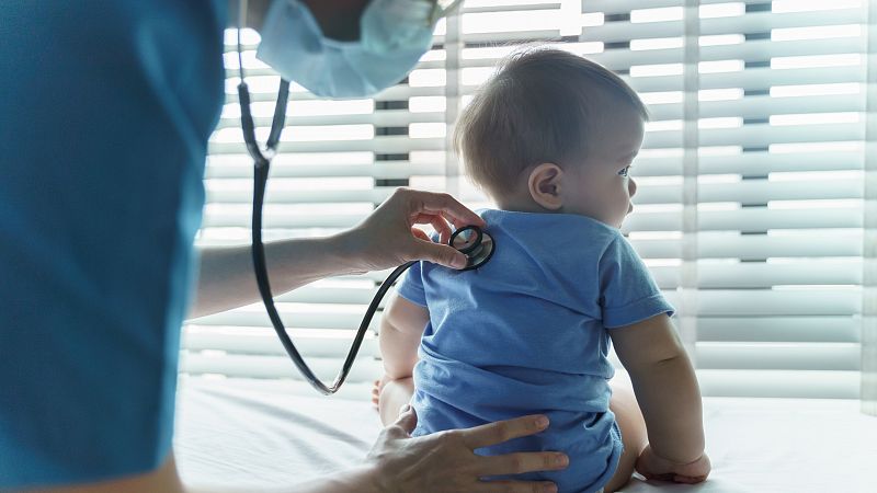 Los pediatras piden especialidades propias: "Los niños no son adultos pequeños"