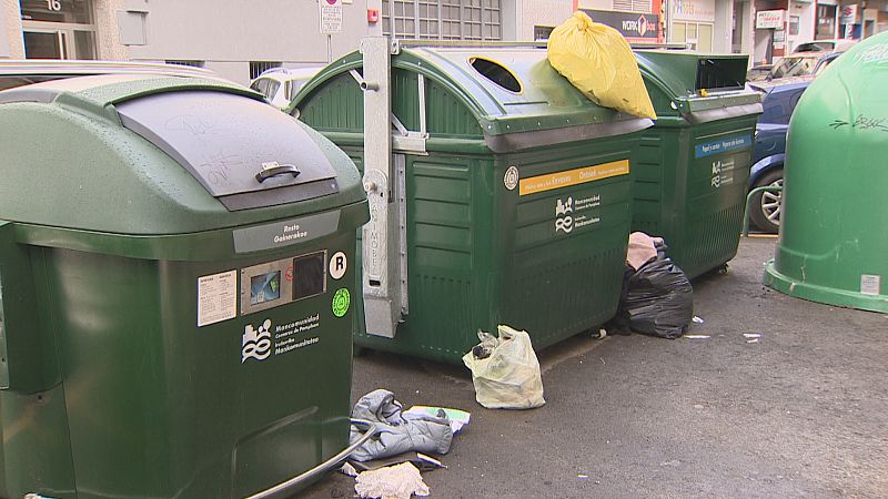 Contenedores de basura "inteligentes" en Pamplona: ¿fomentan el "bolseo"?