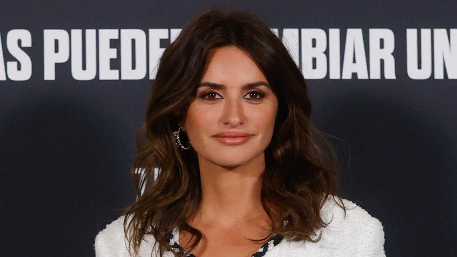 Penélope Cruz, Juan Diego Botto y Luis Tosar presentan 'En los márgenes' | Ver