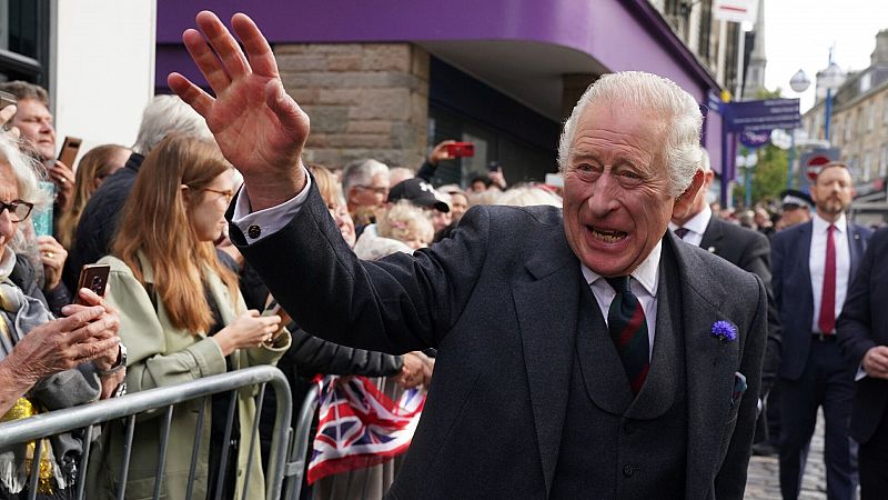 El rey Carlos III visita Escocia en su primer evento pblico tras el periodo de luto por la muerte de Isabel II