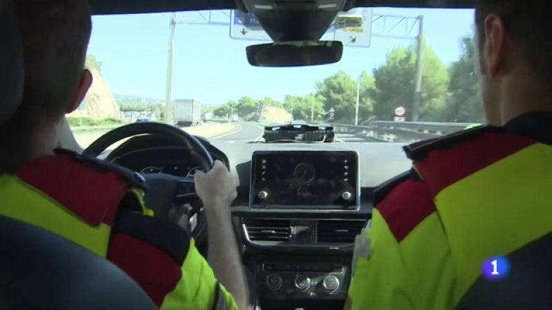A Catalunya es posen 420 denúncies diàries per fer servir el mòbil a la carretera