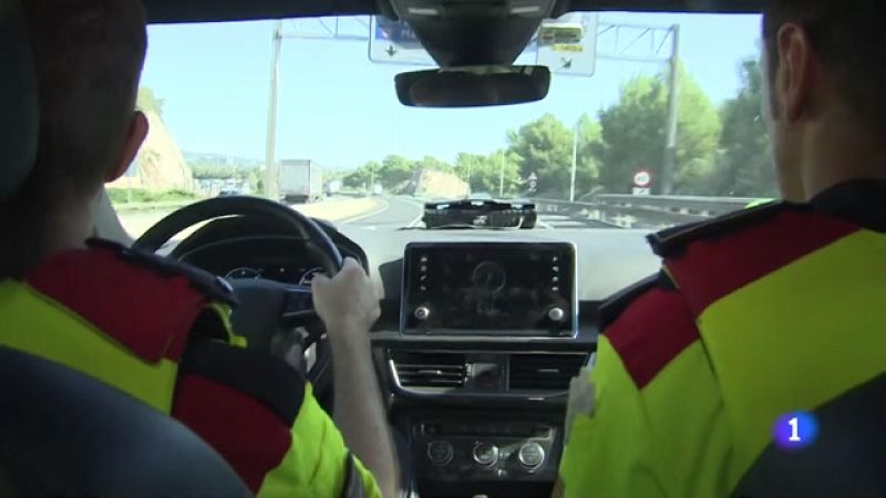 A Catalunya es posen 420 denúncies diàries per fer servir el mòbil a la carretera