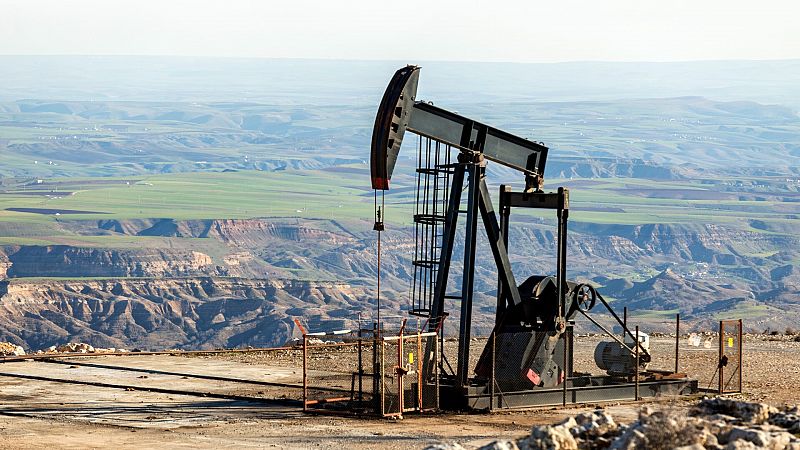 La OPEP acuerda recortar su produccion de crudo en dos millones de barriles diarios