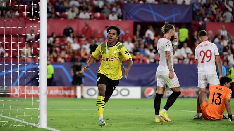 El Sevilla vuelve a tropezar en Champions y destituye a Lopetegui