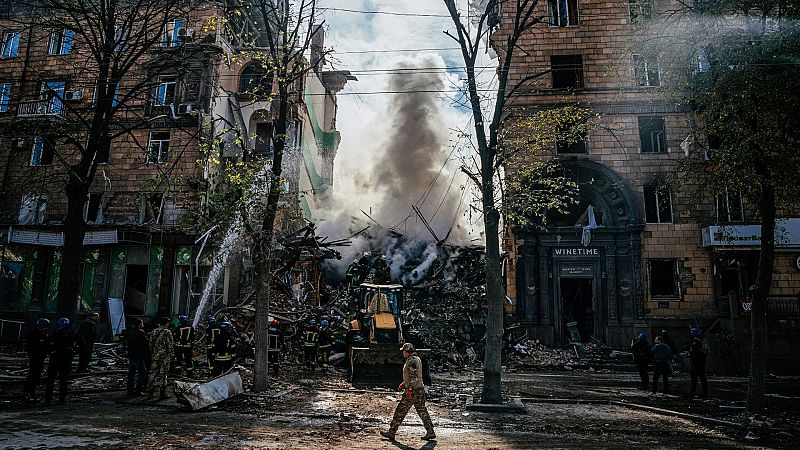 Rusia no cesa el bombardeo sobre Zaporiyia: "Lo que pretenden es aniquilarnos a todos"