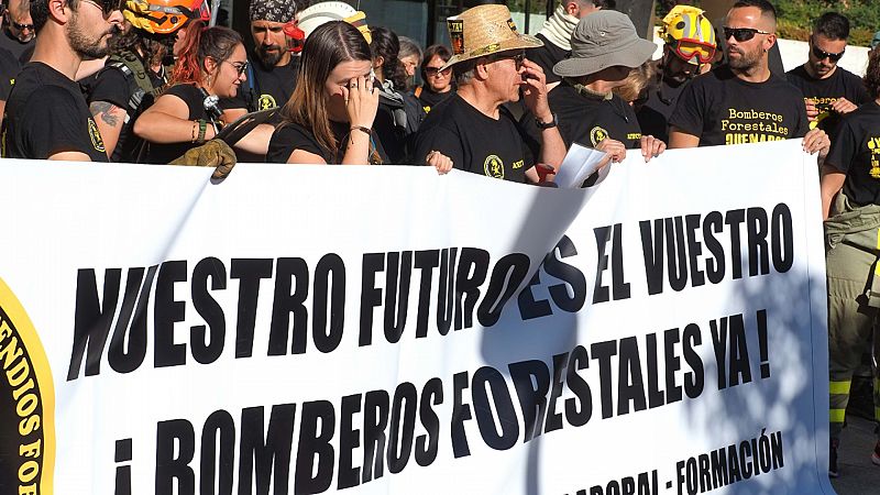 Bomberos forestales de toda España se manifiestan en Madrid para defender sus derechos y exigir una mejor gestión