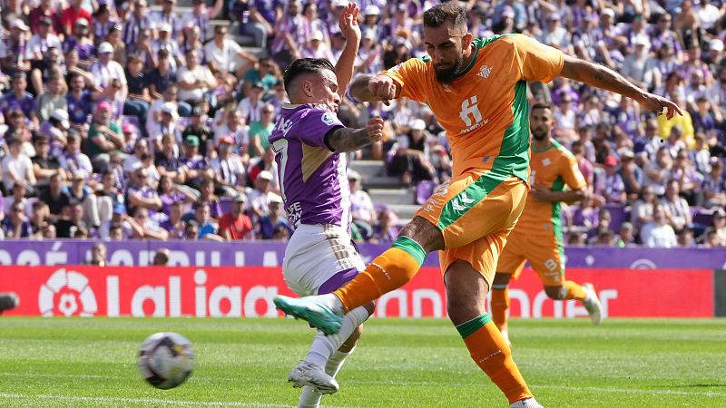 Un Valladolid sin puntería no puede con un Betis con diez