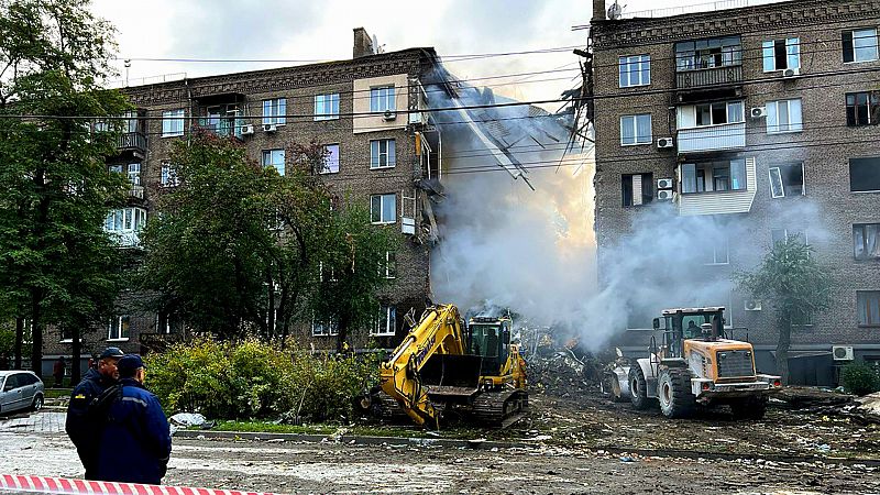 Desesperación y miedo entre los ucranianos que huyen tras los últimos bombardeos: "Todo desaparece en un momento"