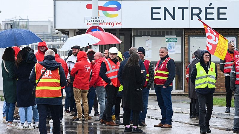 El Gobierno francés afirma que un 30% de las gasolineras no tienen combustible por la huelga de las refinerías