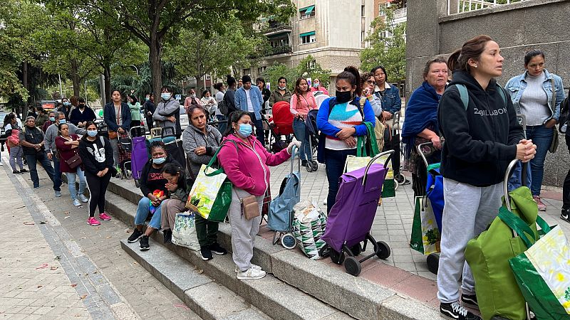 La pobreza en España: más de 13 millones de personas en riesgo en 2021 y casi el 45% llegó difícilmente a fin de mes