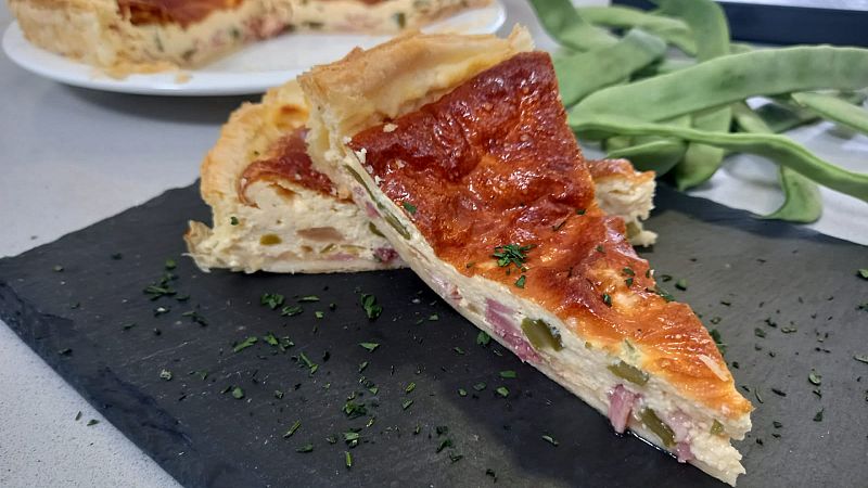 Receta de quiche de lacón, judías verdes y cebolla caramelizada