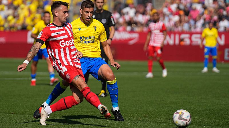 El Girona salva un punto en el minuto 101 y evita que le pase el Cádiz